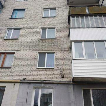 (4)продам 4кімнатну квартиру
