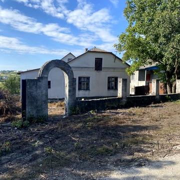Будинок приватний і ділянка