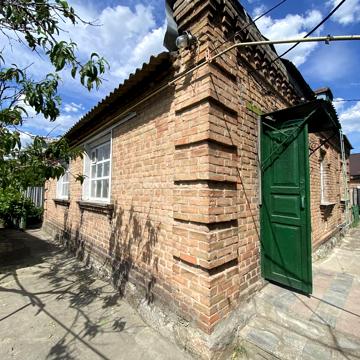 Дом на Балашовке в хорошем состоянии с двумя входами