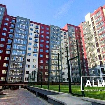 Продам  2  кім .квартиру  в  центрі.
