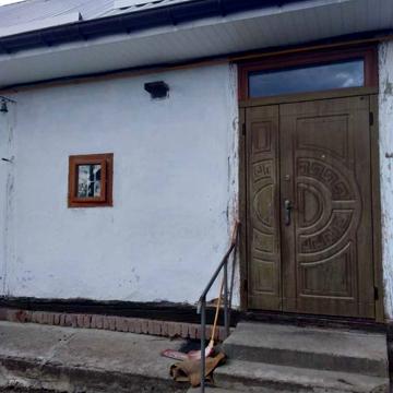 Продається  половина будинку