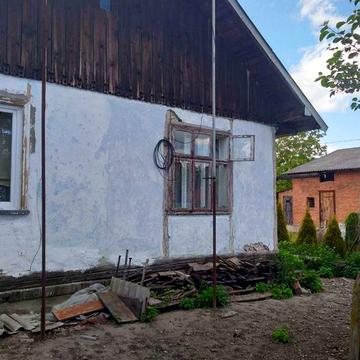 Продається  половина будинку