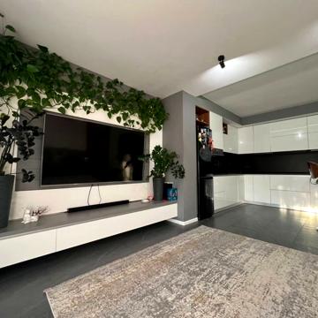 Продам Котедж з сучасним ремонтом,меблями та технікою(вул.Різдвяна)