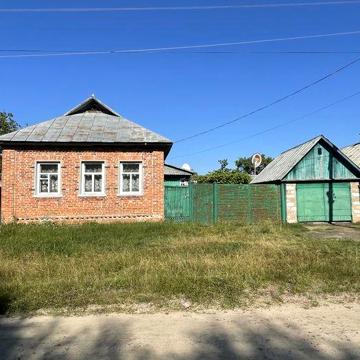 Продам добротний будинок дерев’яний обкладений кирпичем в с. Добрянка