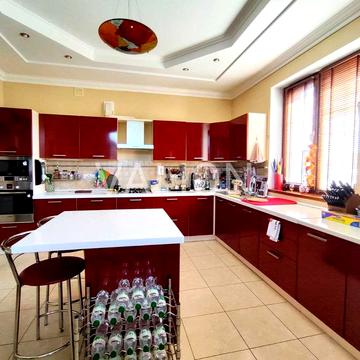 ШИКАРНИЙ, Укомплектований Будинок 280 кв.м з БАСЕЙНОМ та Сауною  12сот