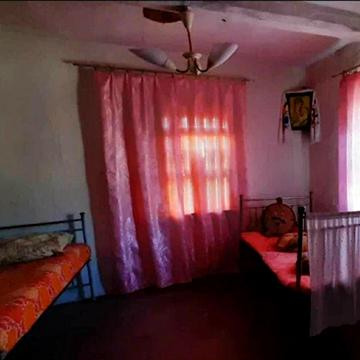 Будинок газ,світло в будинку є! з великим участком