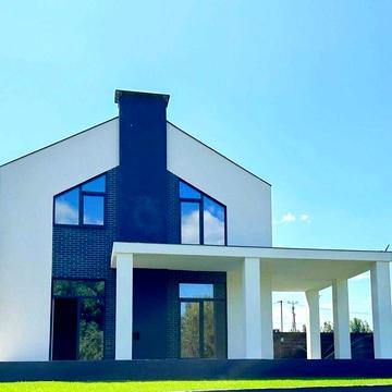 Готовий будинок біля озера. Дві великі тераси. 11 соток землі