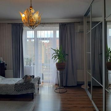 Продається квартира на вул.Університетській (р-н театру), 106 кв.м.