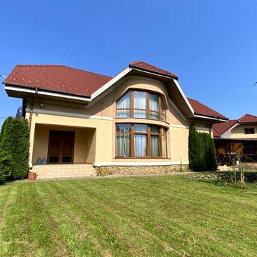 Будинок 331 м2 | 22 сотки | Басейн | Гараж | Сонячні Панелі