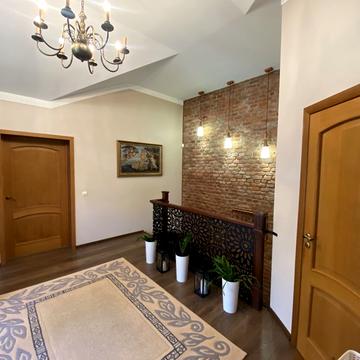 Продаж будинку в центрі міста
