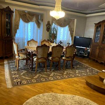Здається VIP будинок на Словянській Набережній