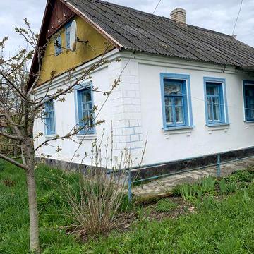 Будинок біля річки