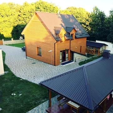 Продам будинок з басейном у мальовничому міст