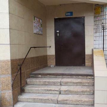 Продам 4 комнатную квартиру в центре , муравейник , соцгород