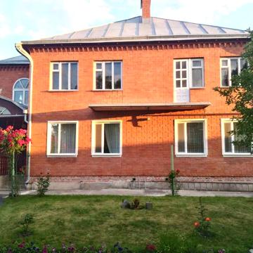 Продам великий будинок біля річки