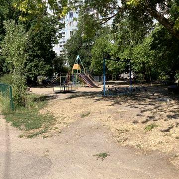 Трехкомнатная на С. Синенко верхний ряд