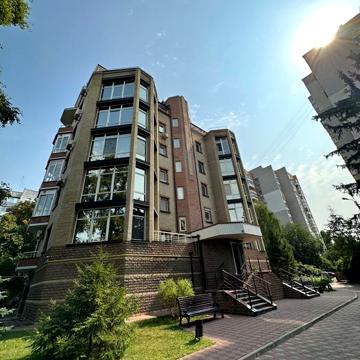 Продаж  4 кімн квартири в 2 рівнях в парковій зоні міста
