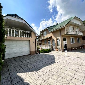 Продається затишний будинок в Росвигові