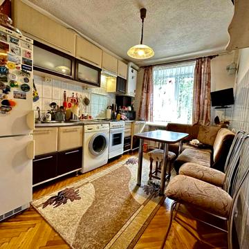Пропоную 3-кім.кв. з ремонтом  в центрі м.Стрий по вул. Шевченка.
