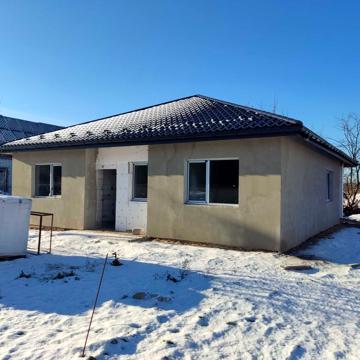 Дом в центре с Петропавловское (Бориспольский рн), со стороны с Гора