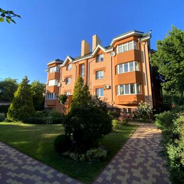 Продам 2х рівневу квартиру центр, 2 паркув місця