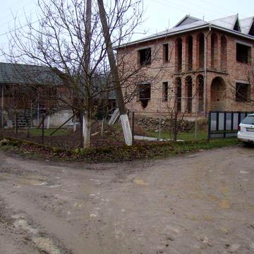 Продається будинок з земельною ділянкою м. Косів (Карпати), торг можли