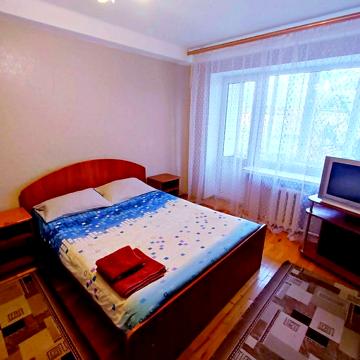 2-кім. квартира. На місяць і більше. Центр. ВЛАСНИК.