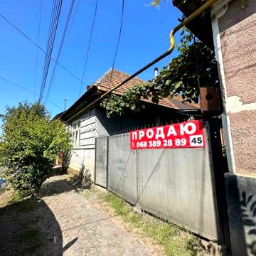 Продається будинок в м. Тячів