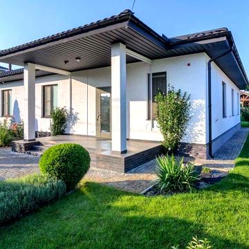 Сучасний будинок в закритому котеджному містечку