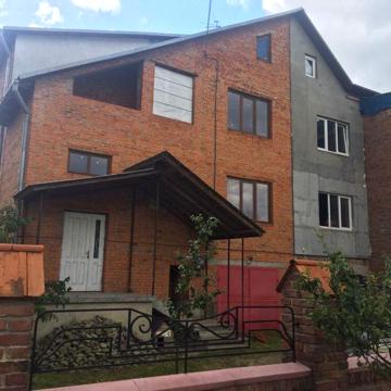 Продаж або обмін нерухомості