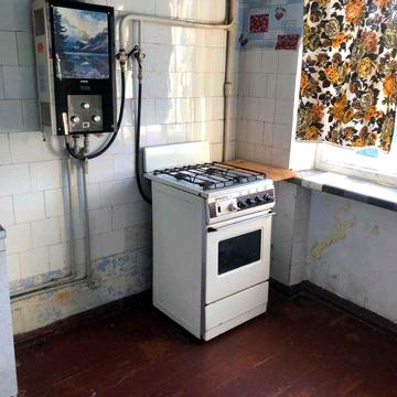 Продам 1 ком. квартиру в пгт Эсхар, 3/5, не угловая