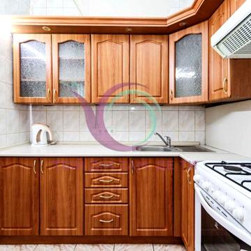 3-к. квартира 84 м2 з підвалом 20 м2 та і/о в центрі за вул. Донцова
