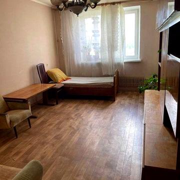Сдам хорошую трёшку на ХТЗ в 16-ке на среднем этаже!