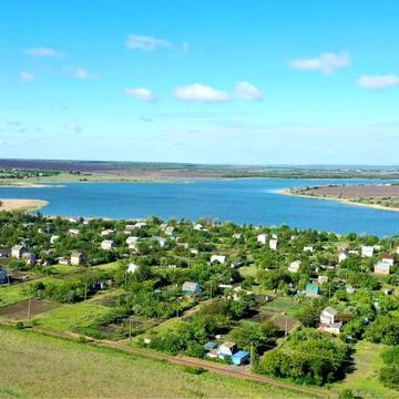 Продається дача, на березі Макортського водосховища.
