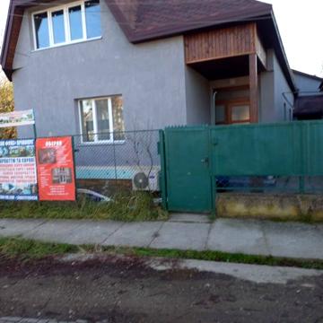 Продам будинок біля термальних басейнів.
