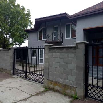 Продам будинок біля термальних басейнів.