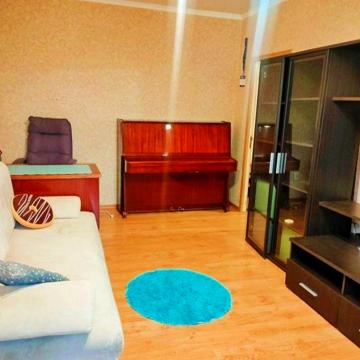 Продам 2 комнатную на Победы,68 б