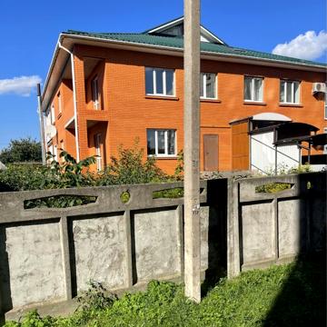 Продам таунхаус с коммуникациями.