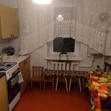 Продам квартиру разом з гаражем. 10 хвилин до моря на авто.