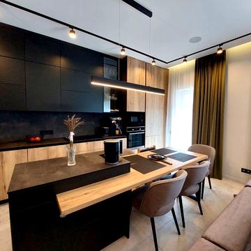 Сучасний таунхаус з дорогим ремонтом