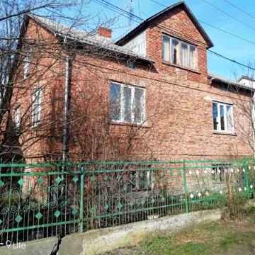 Продам будинок у Сокалі в гарному місці біля Бугу на ділянці 10 соток