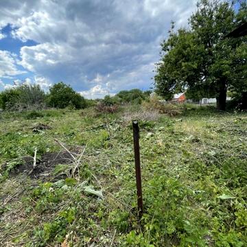 Дом в городе. Узин.Боьшой двор,спокойное место для проживания.