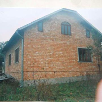 Продам будинок з ділянкою.