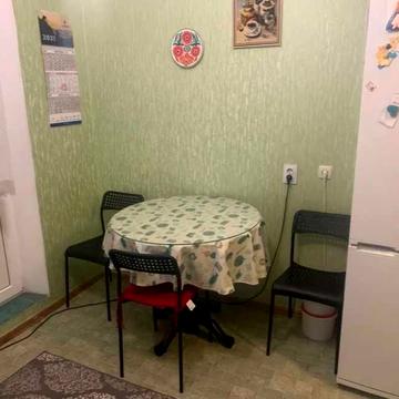 Однокімнатна простора квартира з вдалим місцем розташування!