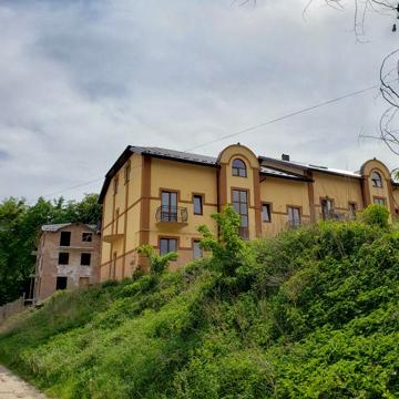 Продається квартира у центрі Кременця 136 кв.м. без ремонту
