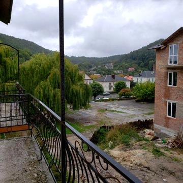 Продається квартира у центрі Кременця 136 кв.м. без ремонту