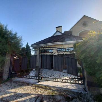 Пропонується до продажу просторий будинок у Гостомелі