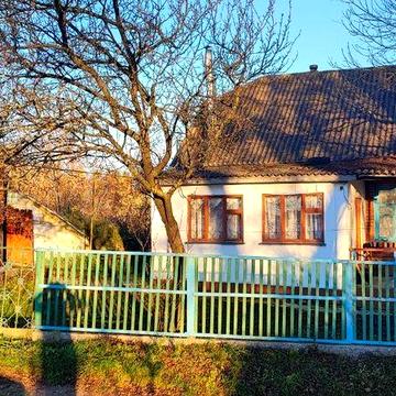 Продам будинок
Будинок має три кімнати,