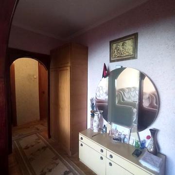 Продаж трикімнатної квартири, затишний район Виставка.