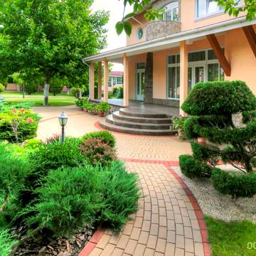 Конча-Заспа. Продам домоволодіння на 3 будинки, 50сот. Свій пляж, пірс